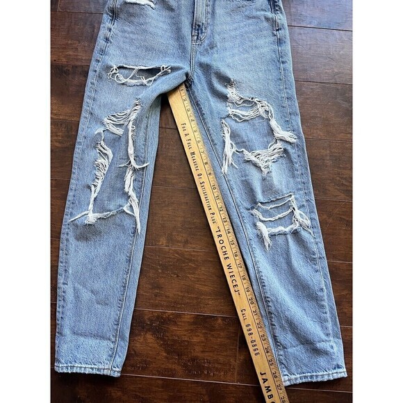 American Eagle Highest Rise Mom Jean Distressed Light Wash Size 2 - Picture 5 of 8